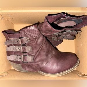 SO. Ankle Boots 8.5- Maroon